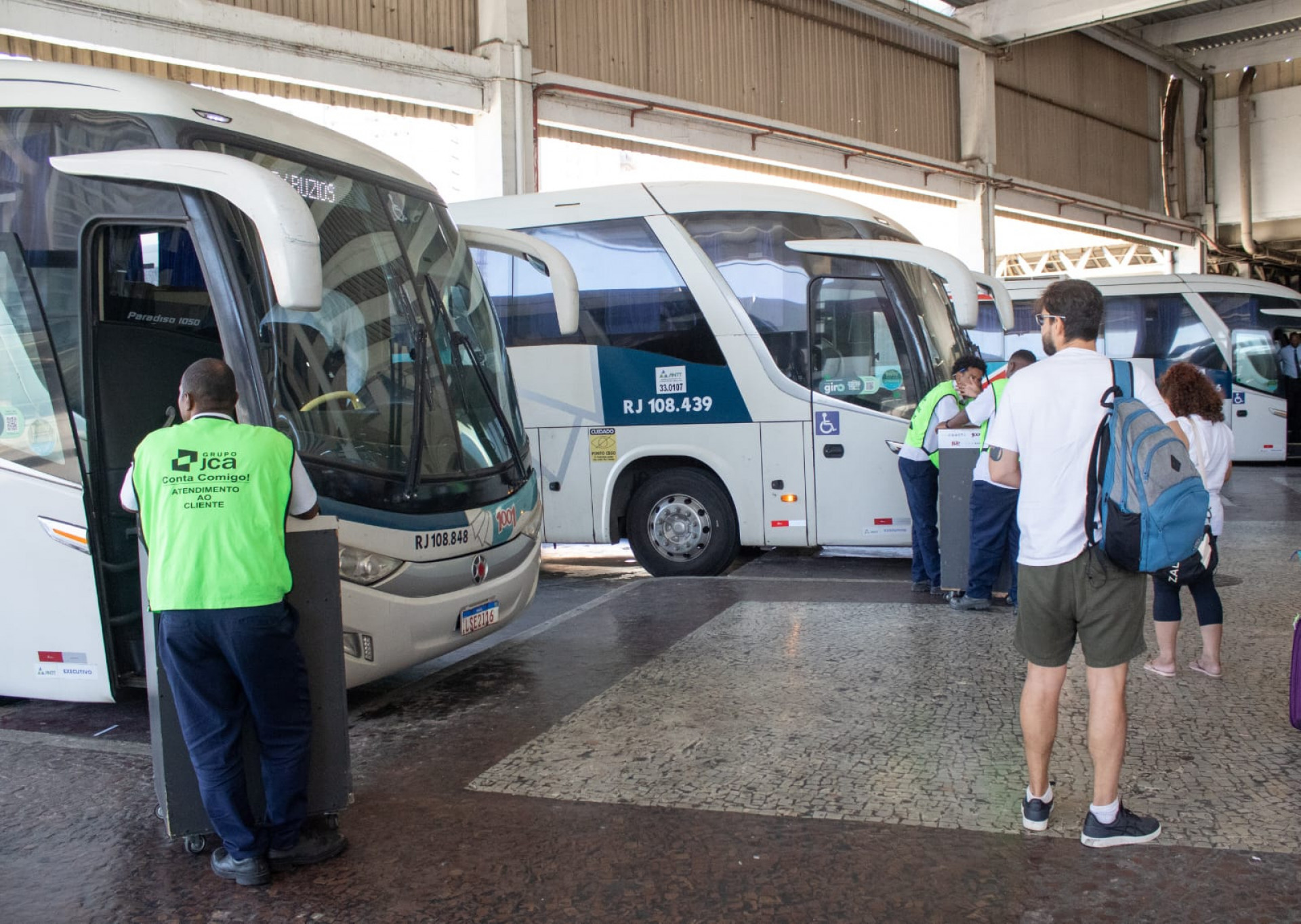 Grande movimentação de passageiros na Rodoviária Novo Rio, nesta sexta-feira - Érica Martin / Agência O Dia