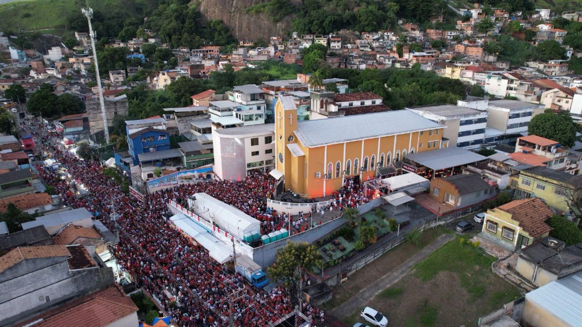 Igreja de Quintino, na Zona Norte, costuma receber milhares de pessoas em homenagem a São Jorge - Divulgação