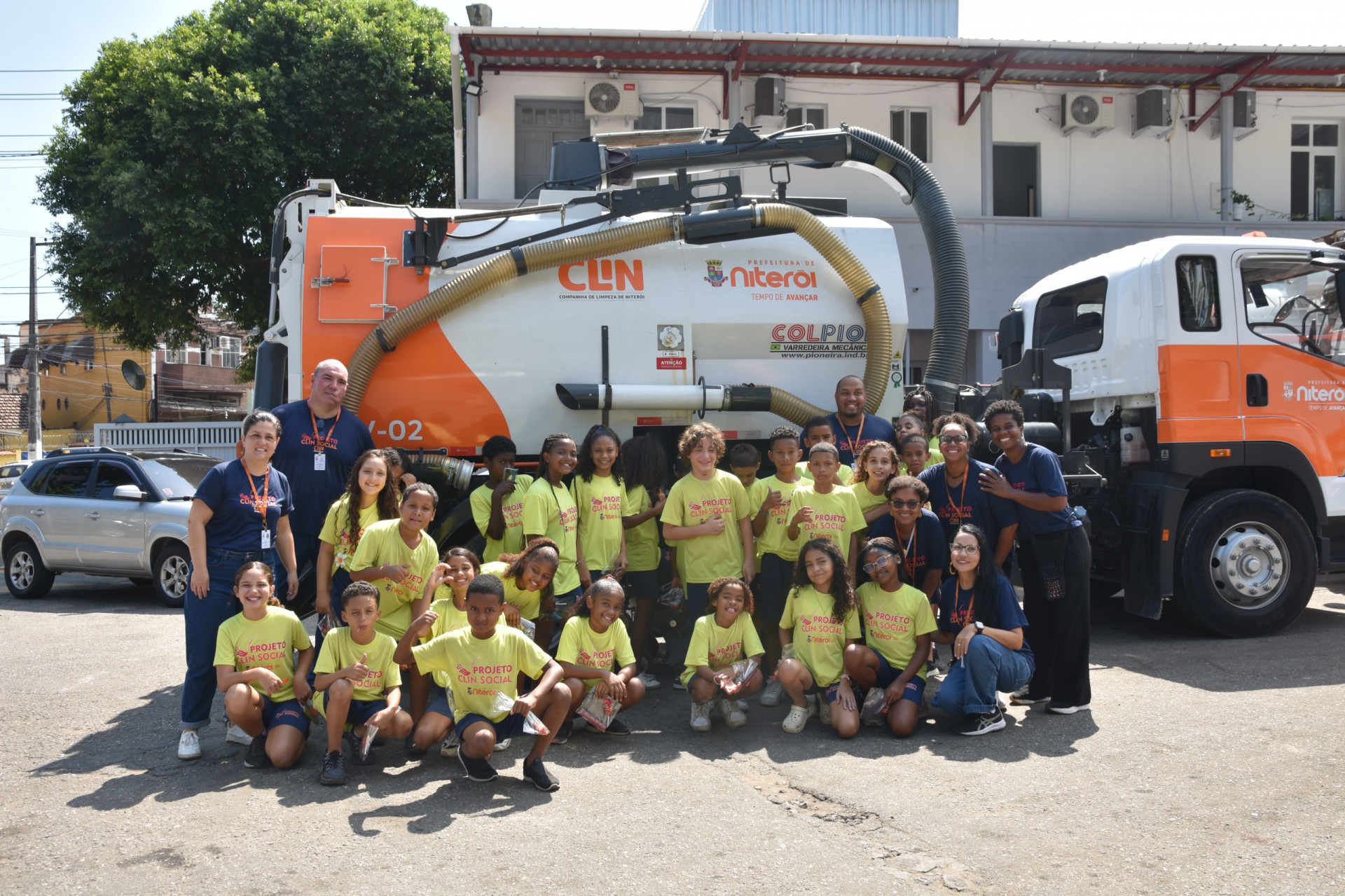 Crianças do projeto Clin Social fazem passeio especial à sede da Companhia de Limpeza