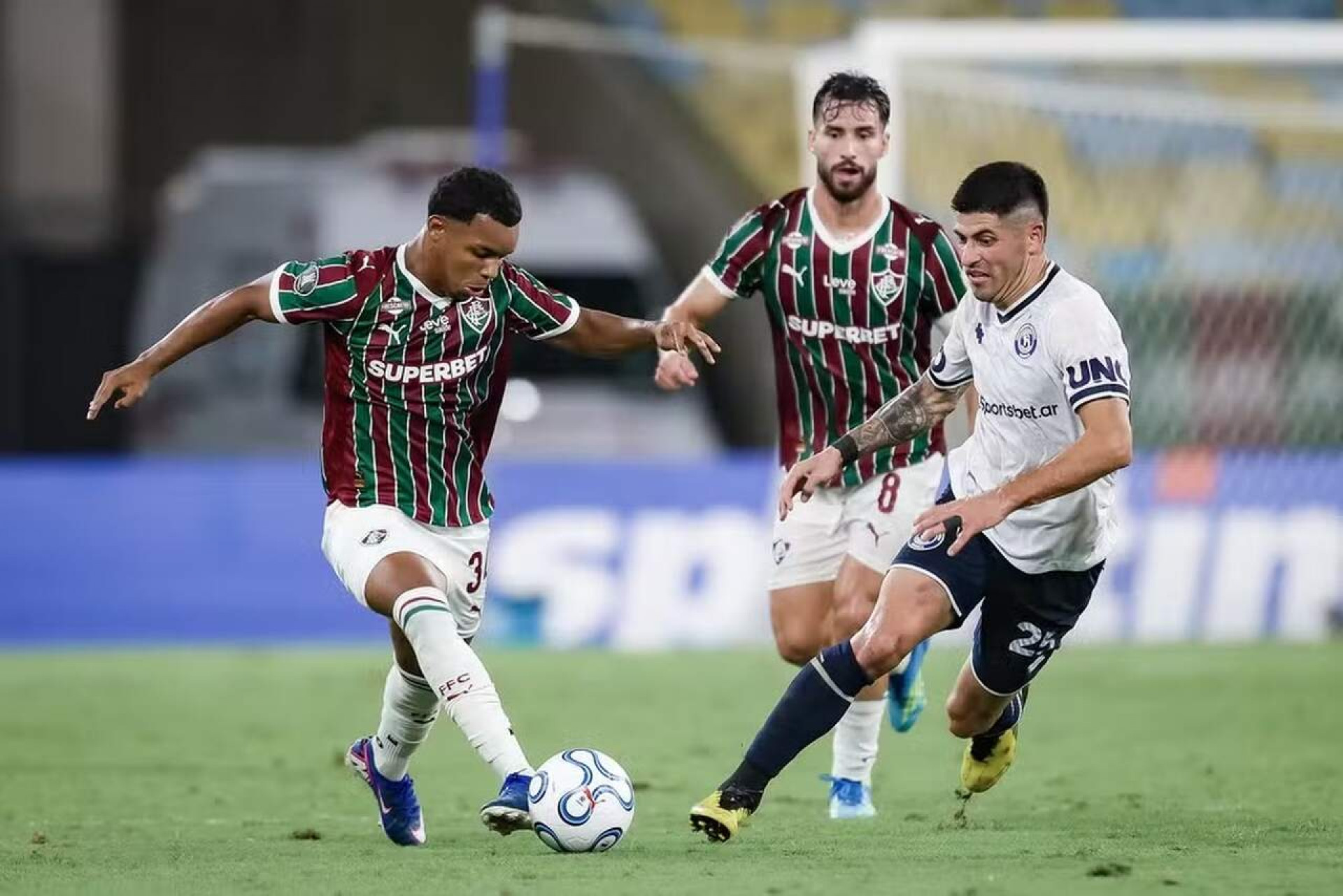 Do nada, Fluminense perde a cabe&ccedil;a e mergulha de cabe&ccedil;a na crise