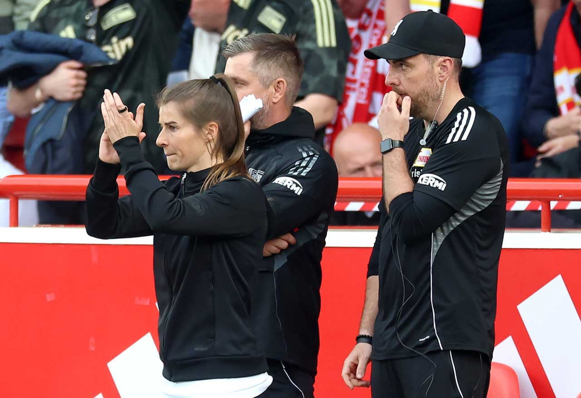 Primeira mulher treinadora em uma grande liga estreia com derrota