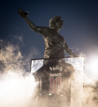Vasco faz homenagens a Roberto Dinamite em São Januário