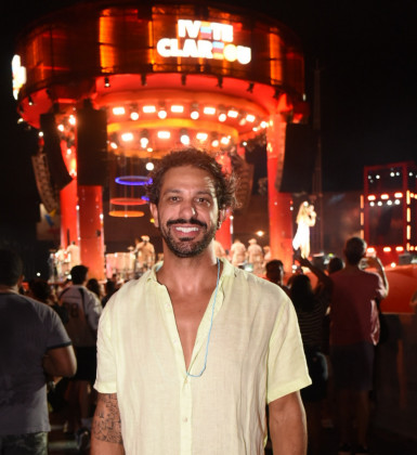 Suposto affair de Ivete Sangalo curte show da cantora, no Recife