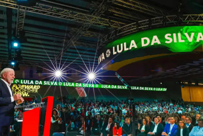 Lula fala para milhares na Espanha e pede coerência dos progressistas