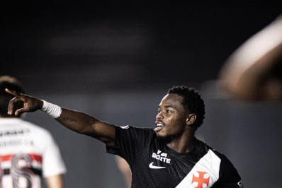 Andrés Gómez valoriza a torcida do Vasco após vitória: 'Sempre nos apoia'