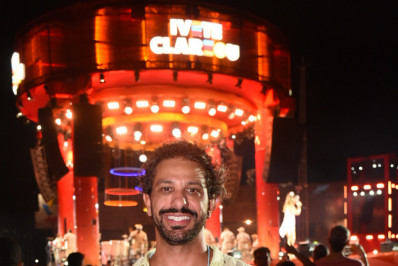 Suposto affair de Ivete Sangalo curte show da cantora, no Recife