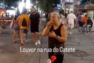 Idosa agredida após cantar louvor no Catete desabafa sobre aumento da violência: 'Até quando?'
