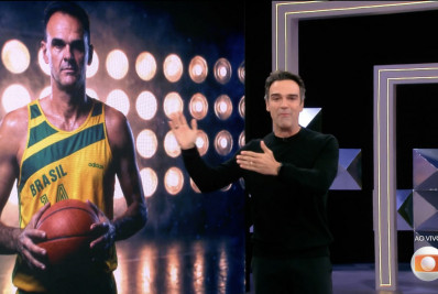 Vídeo! Tadeu Schmidt vai às lágrimas ao homenagear Oscar ao vivo