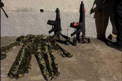 Perseguição em Costa Barros termina com cinco suspeitos baleados