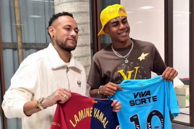 Neymar exalta Lamine Yamal e o compara com Messi: 'É simplesmente irreal'