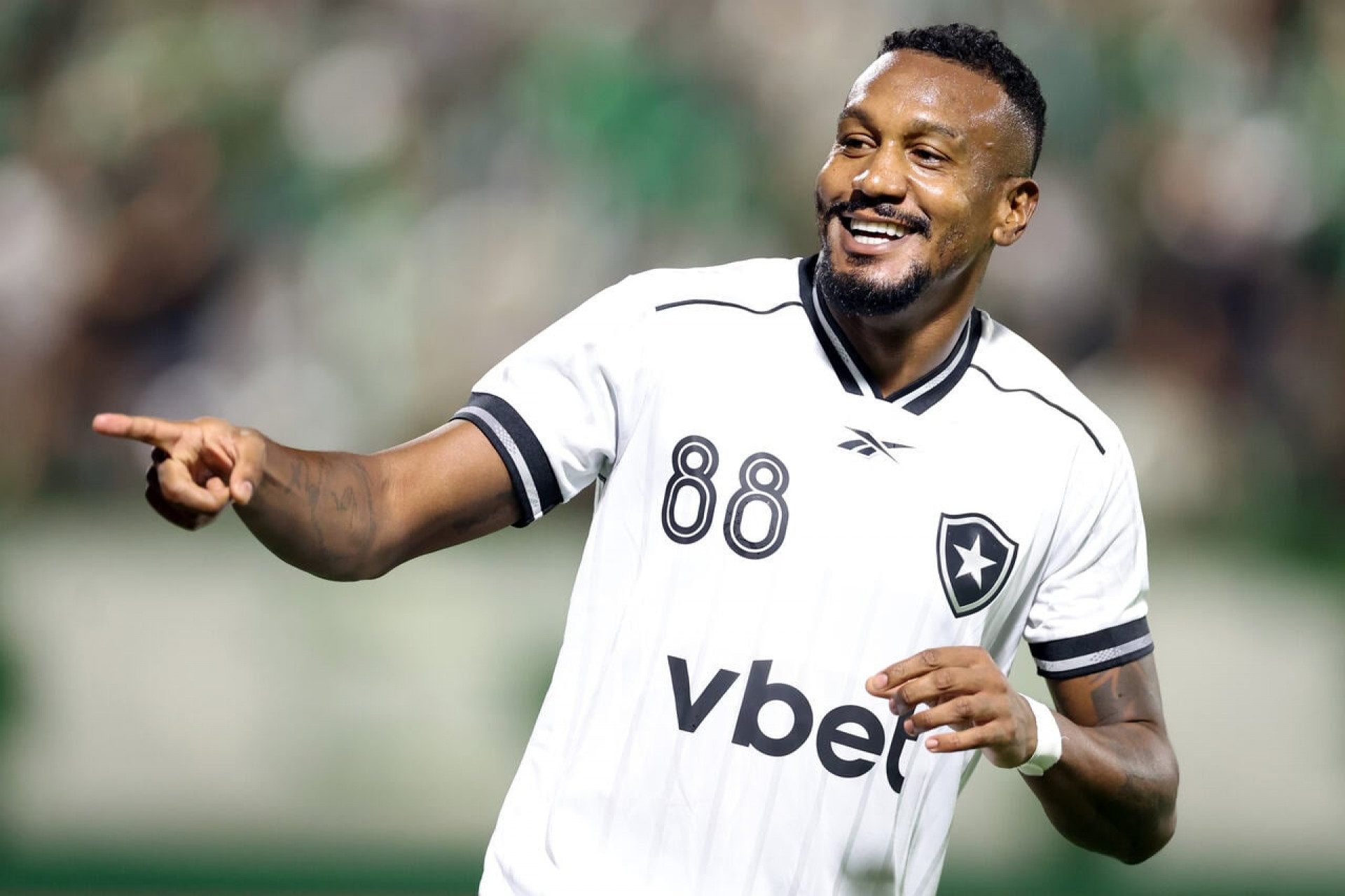 Botafogo resolve em 20 minutos e passa f&aacute;cil pela Chapecoense