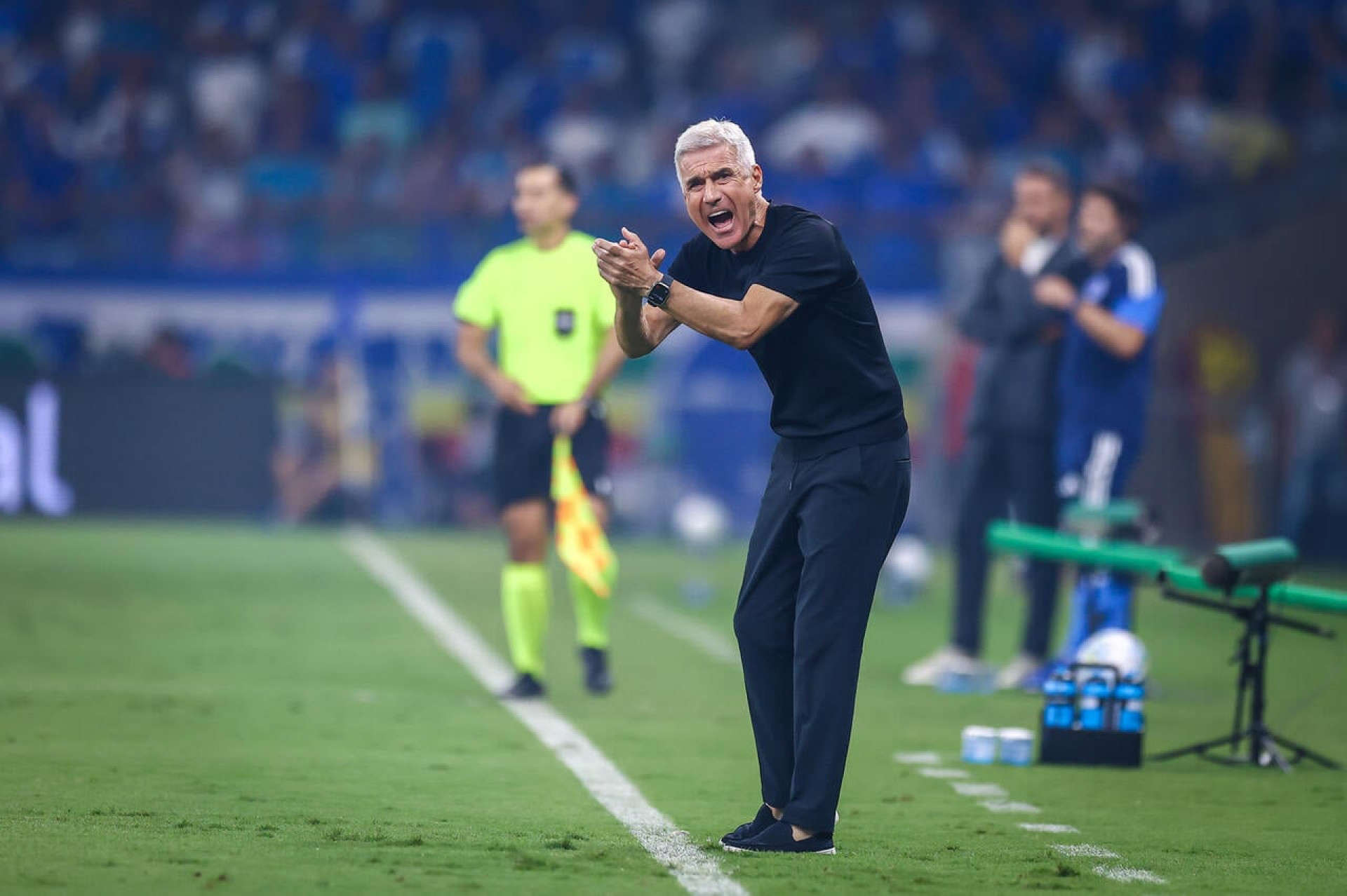 Carlos Vinicius defende Castro e pede que elenco do Gr&ecirc;mio assuma responsabilidade