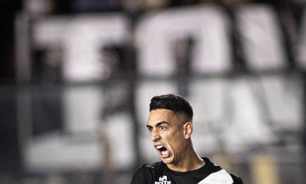 Em noite de homenagens a Roberto Dinamite, Vasco vence o São Paulo de virada