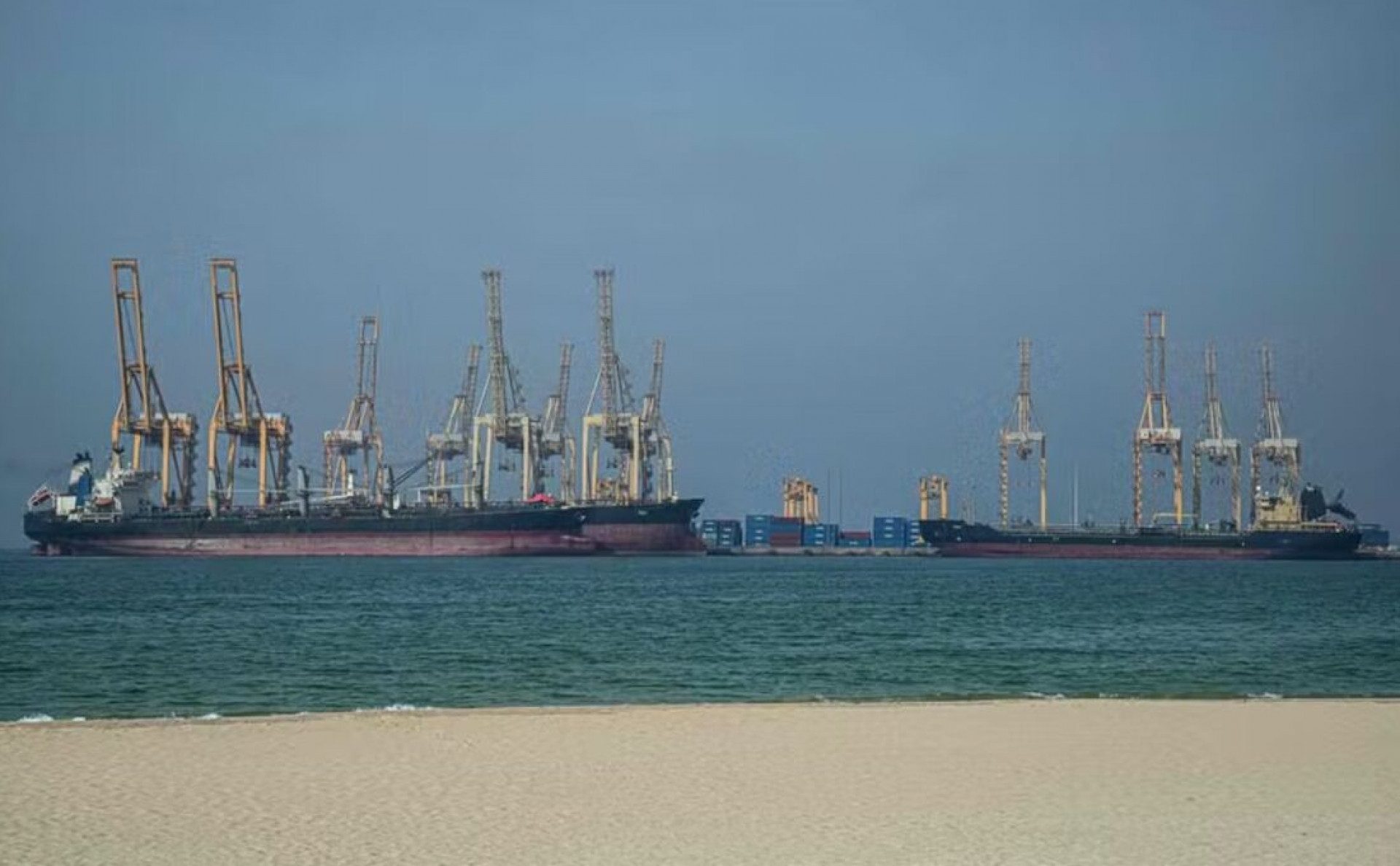 Irã anuncia fechamento do Estreito de Ormuz em resposta ao bloqueio de portos