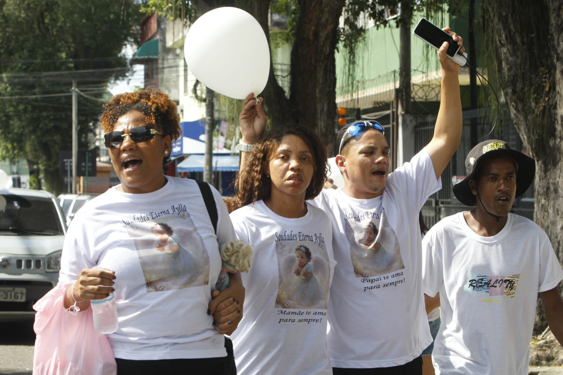 Familiares de Aylla Lahyre de Oliveira realizaram manifestação pedindo justiça - Reginaldo Pimenta / Agência O Dia