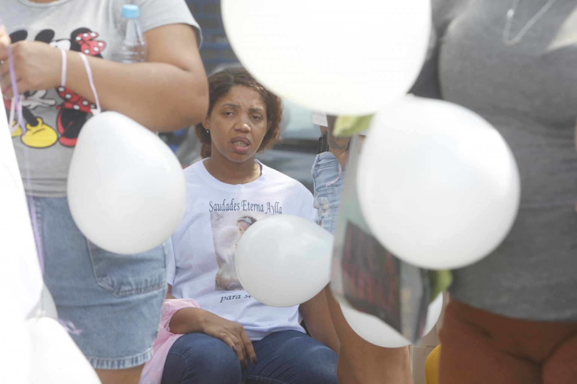 Familiares de Aylla Lahyre de Oliveira realizaram manifestação pedindo justiça - Reginaldo Pimenta / Agência O Dia