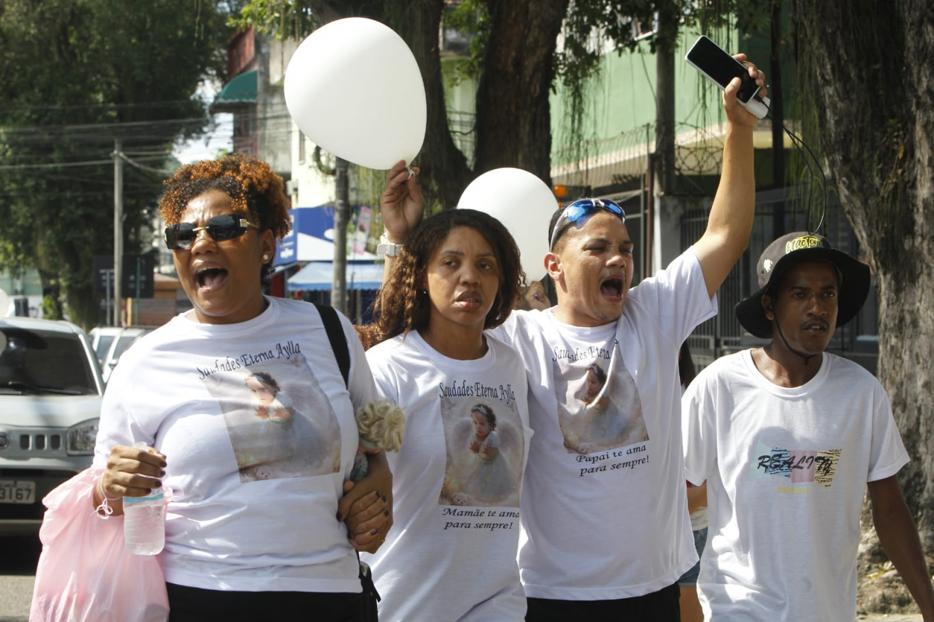Familiares de Aylla Lahyre de Oliveira realizaram manifestação pedindo justiça - Reginaldo Pimenta / Agência O Dia