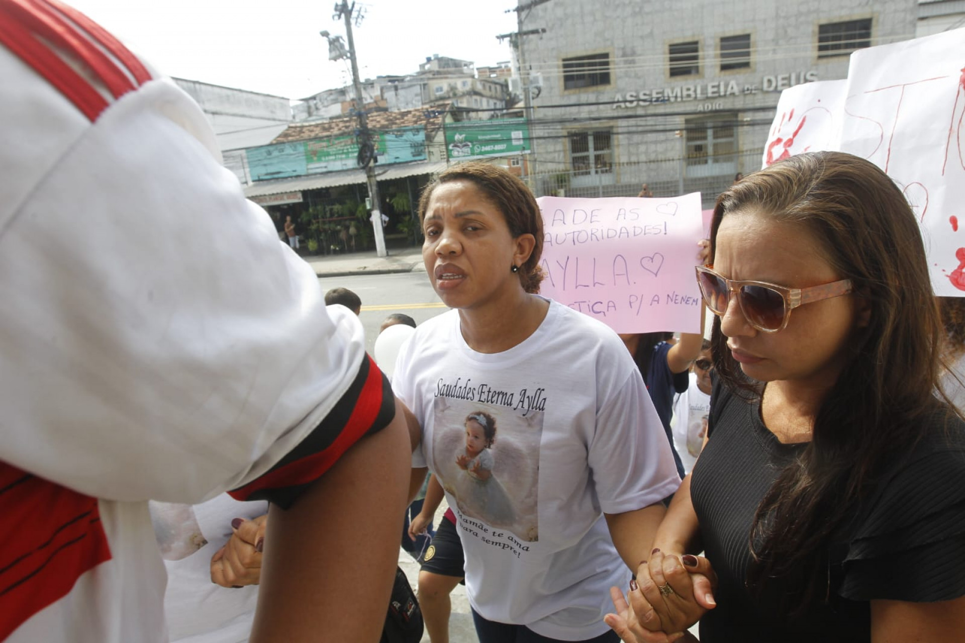 Familiares de Aylla Lahyre de Oliveira realizaram manifestação pedindo justiça - Reginaldo Pimenta / Agência O Dia