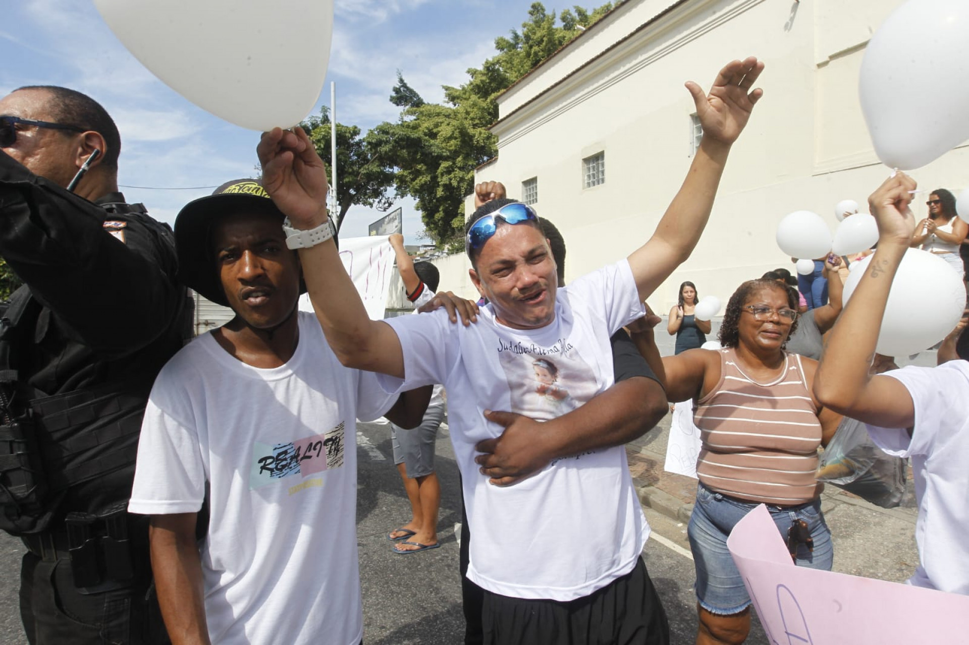 Andrey Lahyre, pai de Aylla, se emocionou em manifesta&ccedil;&atilde;o com pedido de justi&ccedil;a - Reginaldo Pimenta / Ag&ecirc;ncia O Dia