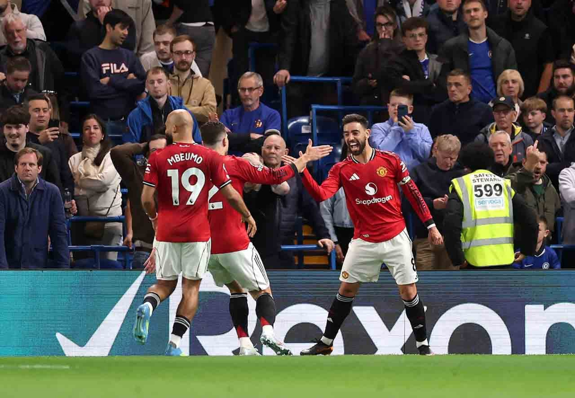 Matheus Cunha decide cl&aacute;ssico e United vence o Chelsea na Premier League