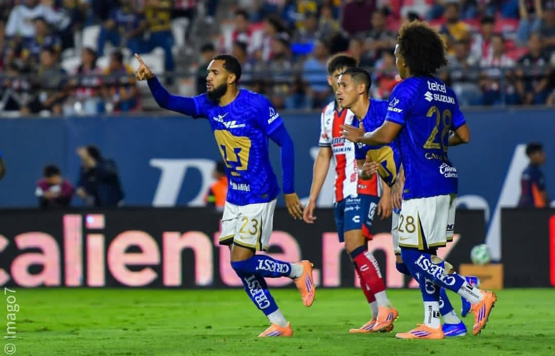 Ex-Flamengo, Juninho marca mais um gol pelo Pumas e celebra fase: 'Feliz demais'