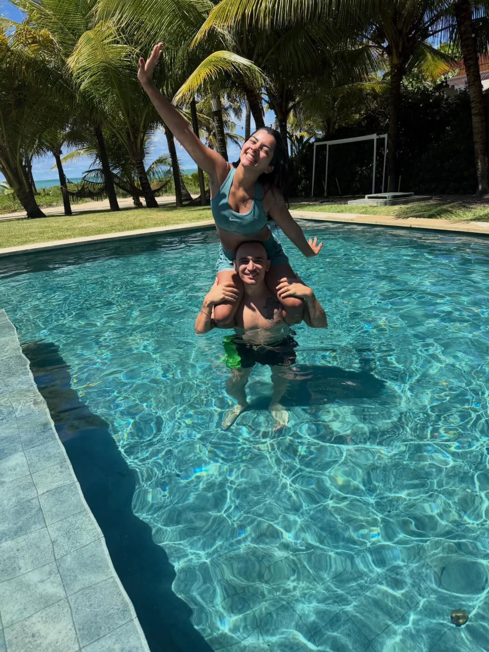 João Gomes e Ary Mirelle curtem piscina juntinhos  - Reprodução / Instagram