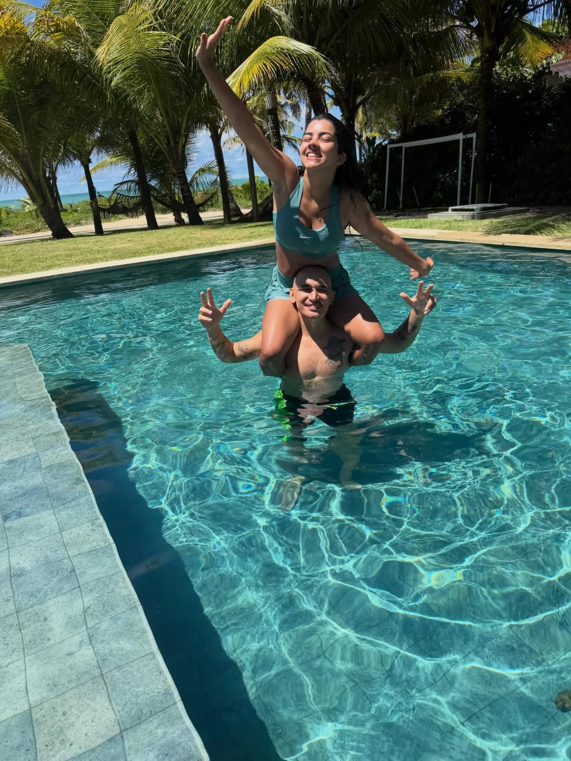 João Gomes e Ary Mirelle curtem piscina juntinhos  - Reprodução / Instagram