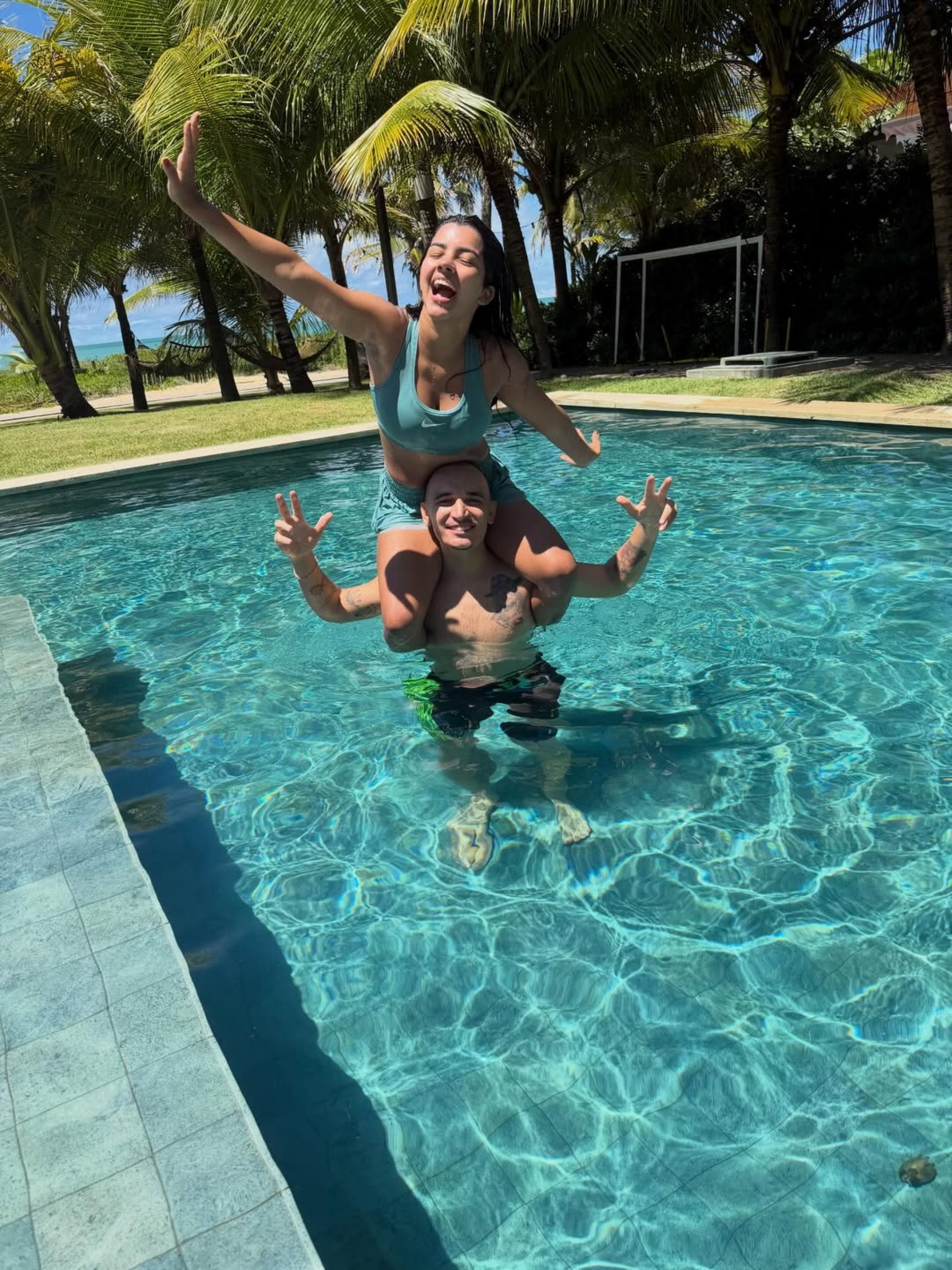 João Gomes e Ary Mirelle curtem piscina juntinhos  - Reprodução / Instagram