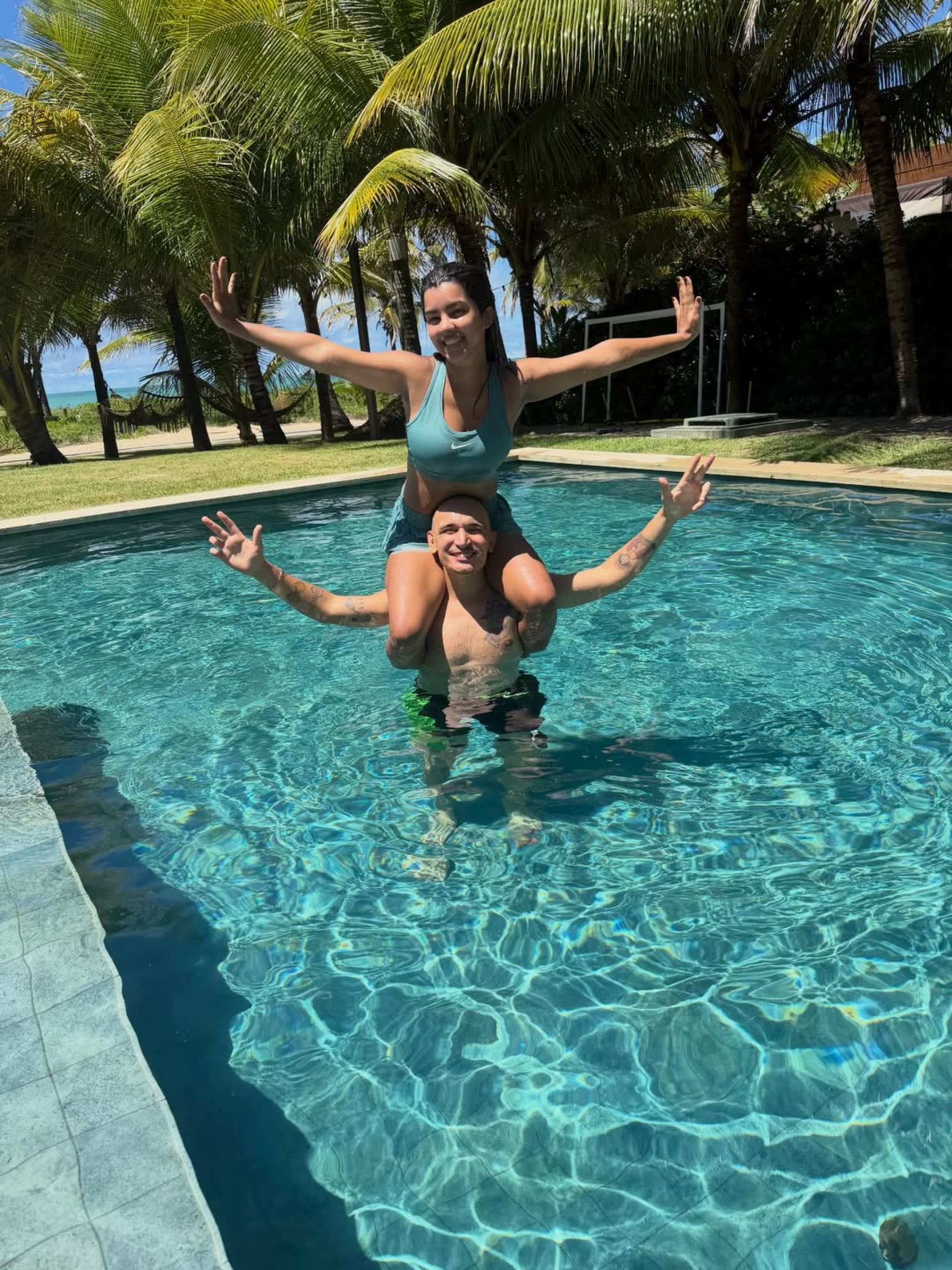 João Gomes e Ary Mirelle curtem piscina juntinhos  - Reprodução / Instagram