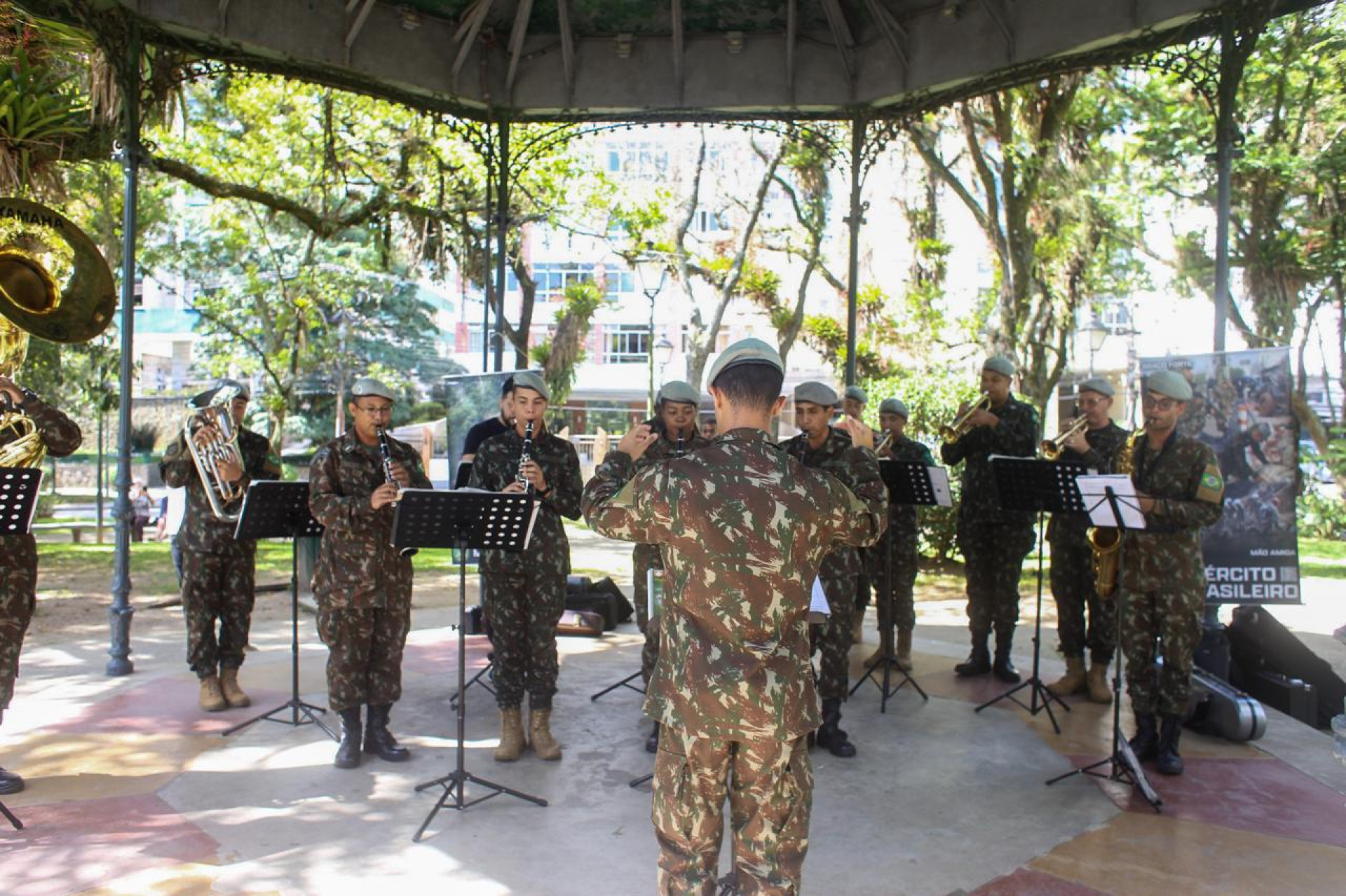 Dia do Exército Brasileiro é comemorado com apresentação da Banda do 32º BIL Mth na Praça da Liberdade
