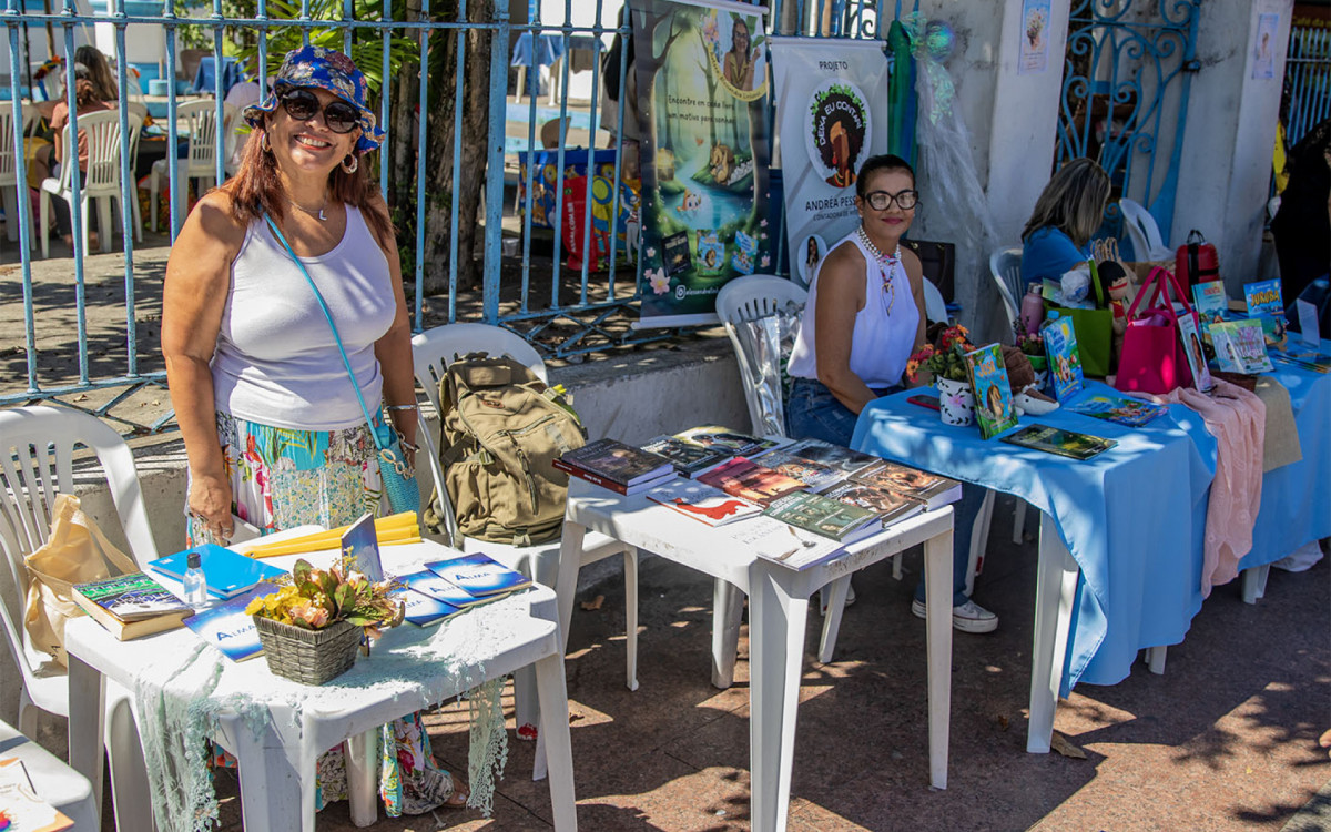 Crianças e adultos participam de atividades literárias e descobrem autores locais durante evento no Centro de Macaé