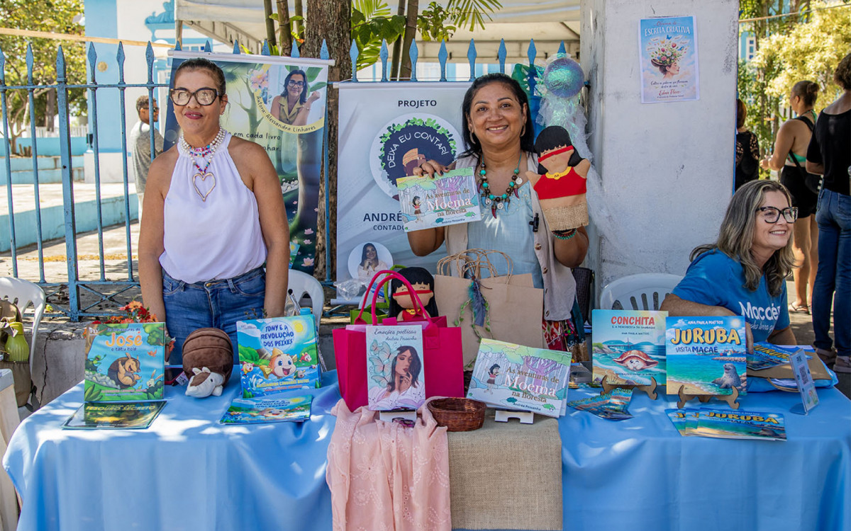 Crianças e adultos participam de atividades literárias e descobrem autores locais durante evento no Centro de Macaé