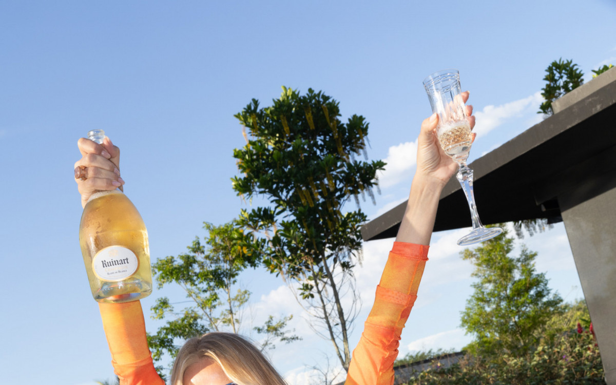 Adriane Galisteu comemora anivers&aacute;rio com fam&iacute;lia e amigos em casa no interior de S&atilde;o Paulo