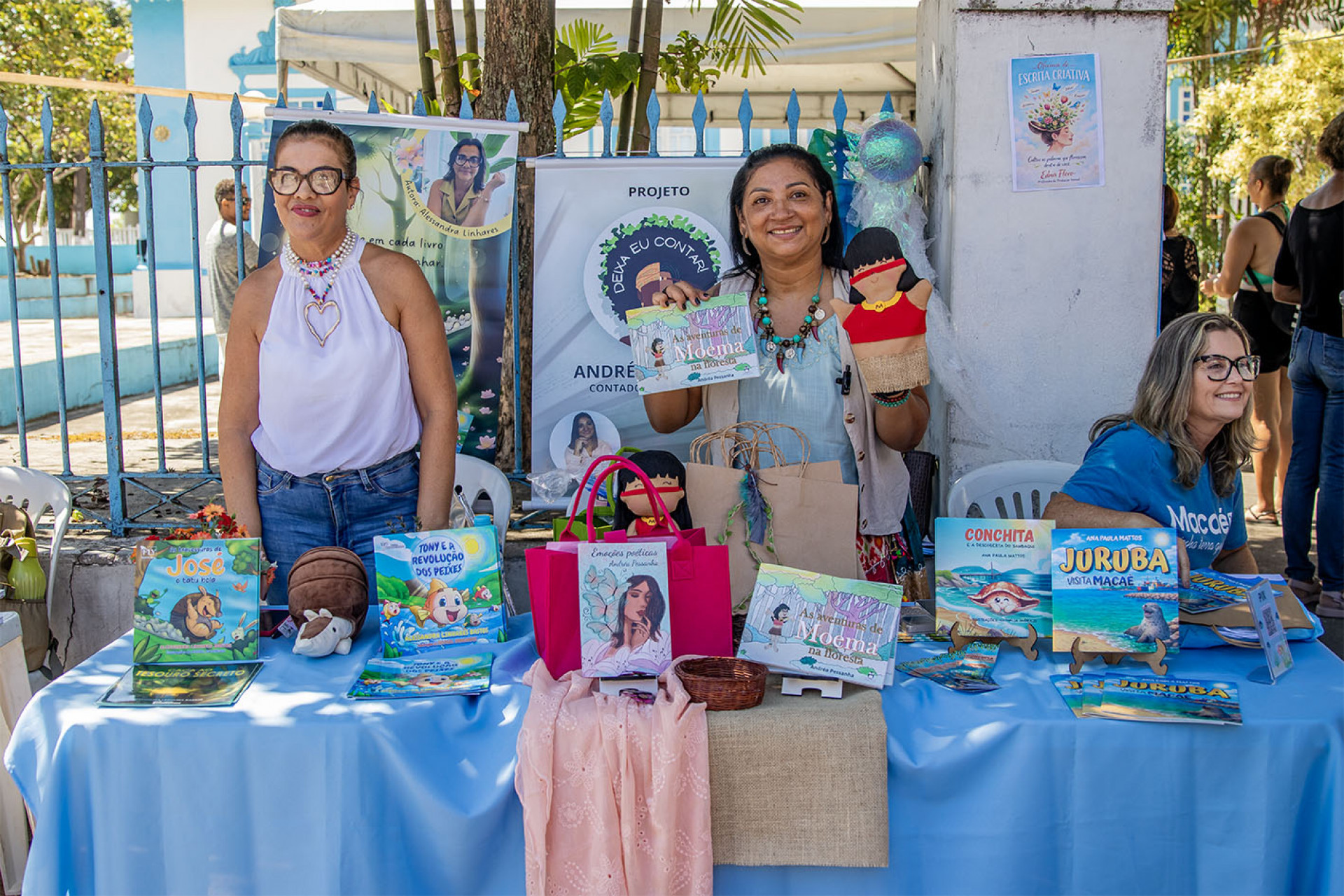 Crian&ccedil;as e adultos participam de atividades liter&aacute;rias e descobrem autores locais durante evento no Centro de Maca&eacute; - Foto: Mois&eacute;s Bruno H. Santos