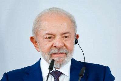 Lula chega à Alemanha para assinar parcerias comerciais e de inovação