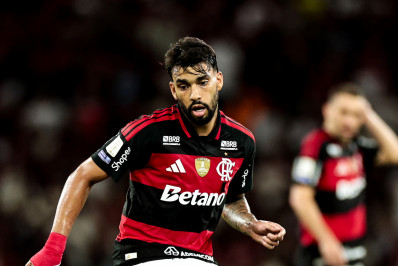 Depois de vitória do Flamengo, Lucas Paquetá deixa o gramado com dores