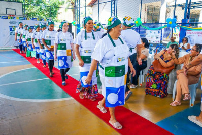 Meriti celebra o Dia da Merendeira com entrega inédita de uniformes na Escola Municipal Henfil, Chico e Betinho