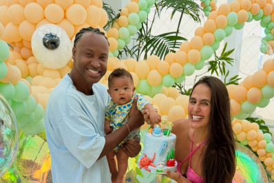 Thiaguinho e Carol Peixinho celebram 7 meses do filho com festa temática de fundo do mar