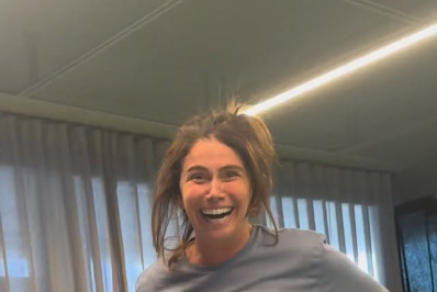 Vídeo! Giovanna Antonelli paga calcinha em ensaio de cena e se diverte com flagra