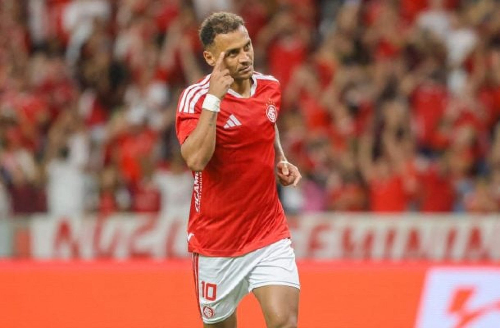Alan Patrick reage aos protestos no Beira-Rio ap&oacute;s derrota do Inter: “Cabe&ccedil;a no lugar”