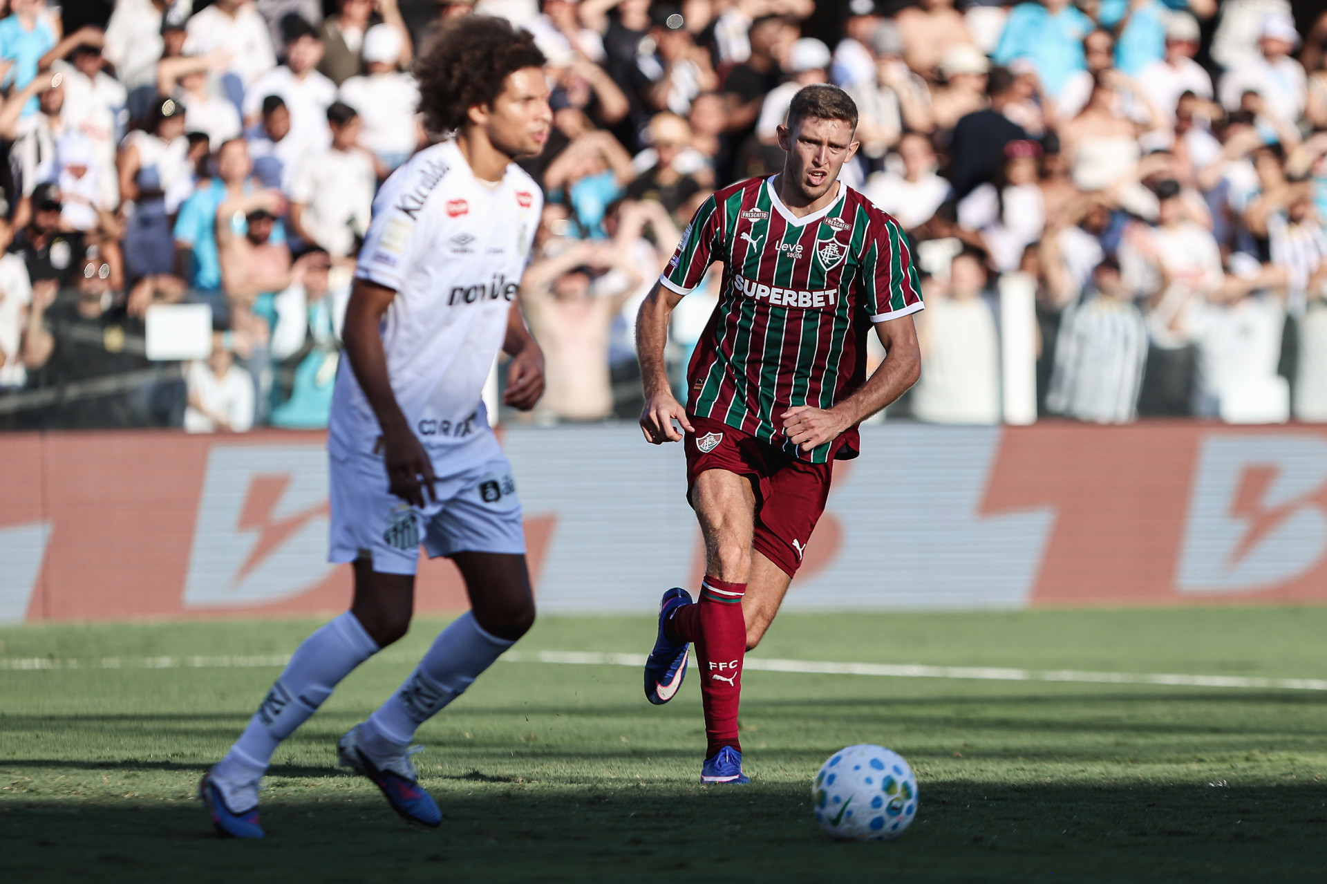 Santos, Brasil - 19/04/2026 - Vila Belmiro.   
Fluminense enfrenta o Santos esta tarde na Vila Belmiro pela 12ª rodada do Campeonato Brasileiro 2026.
FOTO: LUCAS MERÇON / FLUMINENSE F.C.

IMPORTANTE: Imagem destinada a uso institucional e divulgação, seu
uso comercial está vetado incondicionalmente por seu autor e o
Fluminense Football Club.É obrigatório mencionar o nome do autor ou
usar a imagem.
.
IMPORTANT: Image intended for institutional use and distribution.
Commercial use is prohibited unconditionally by its author and
Fluminense Football Club. It is mandatory to mention the name of the
author or use the image.
.
IMPORTANTE: Imágen para uso solamente institucional y distribuición. El
uso comercial es prohibido por su autor y por el Fluminense FootballClub. 
És mandatório mencionar el nombre del autor ao usar el imágen. - LUCAS MERÇON / FLUMINENSE F.C.