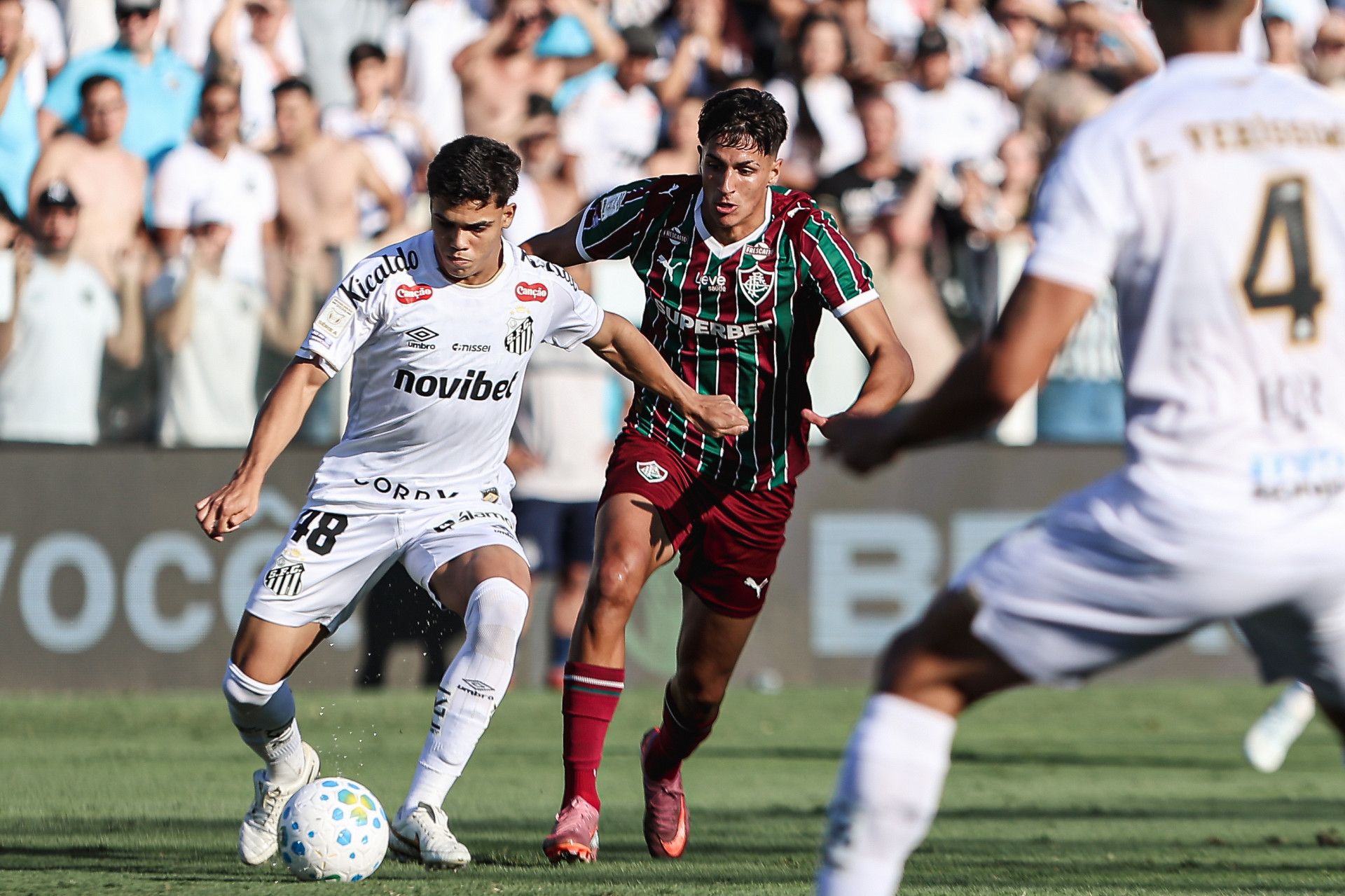 Santos, Brasil - 19/04/2026 - Vila Belmiro.   
Fluminense enfrenta o Santos esta tarde na Vila Belmiro pela 12ª rodada do Campeonato Brasileiro 2026.
FOTO: LUCAS MERÇON / FLUMINENSE F.C.

IMPORTANTE: Imagem destinada a uso institucional e divulgação, seu
uso comercial está vetado incondicionalmente por seu autor e o
Fluminense Football Club.É obrigatório mencionar o nome do autor ou
usar a imagem.
.
IMPORTANT: Image intended for institutional use and distribution.
Commercial use is prohibited unconditionally by its author and
Fluminense Football Club. It is mandatory to mention the name of the
author or use the image.
.
IMPORTANTE: Imágen para uso solamente institucional y distribuición. El
uso comercial es prohibido por su autor y por el Fluminense FootballClub. 
És mandatório mencionar el nombre del autor ao usar el imágen. - LUCAS MERÇON / FLUMINENSE F.C.