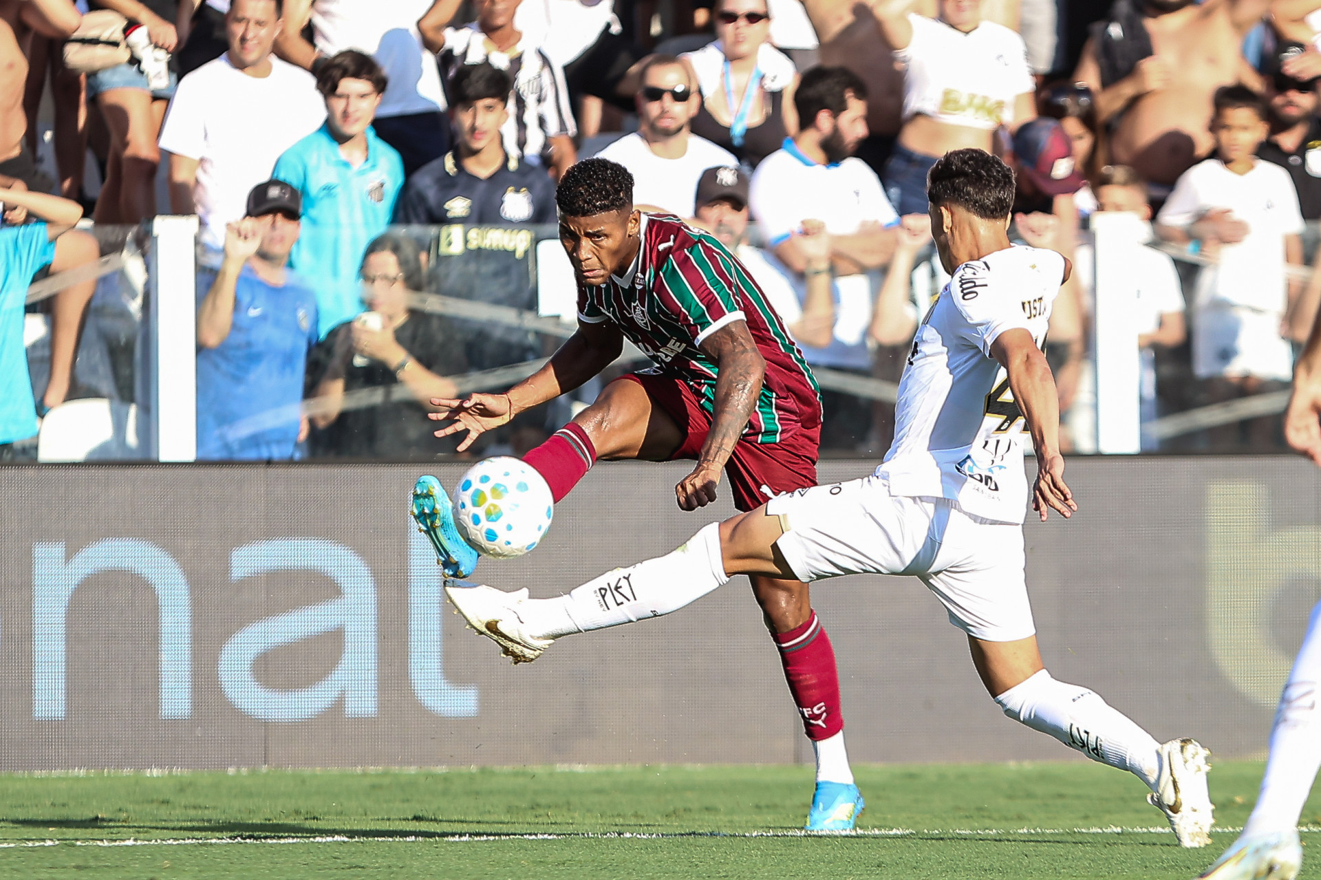 Santos, Brasil - 19/04/2026 - Vila Belmiro.   
Fluminense enfrenta o Santos esta tarde na Vila Belmiro pela 12ª rodada do Campeonato Brasileiro 2026.
FOTO: LUCAS MERÇON / FLUMINENSE F.C.

IMPORTANTE: Imagem destinada a uso institucional e divulgação, seu
uso comercial está vetado incondicionalmente por seu autor e o
Fluminense Football Club.É obrigatório mencionar o nome do autor ou
usar a imagem.
.
IMPORTANT: Image intended for institutional use and distribution.
Commercial use is prohibited unconditionally by its author and
Fluminense Football Club. It is mandatory to mention the name of the
author or use the image.
.
IMPORTANTE: Imágen para uso solamente institucional y distribuición. El
uso comercial es prohibido por su autor y por el Fluminense FootballClub. 
És mandatório mencionar el nombre del autor ao usar el imágen. - LUCAS MERÇON / FLUMINENSE F.C.