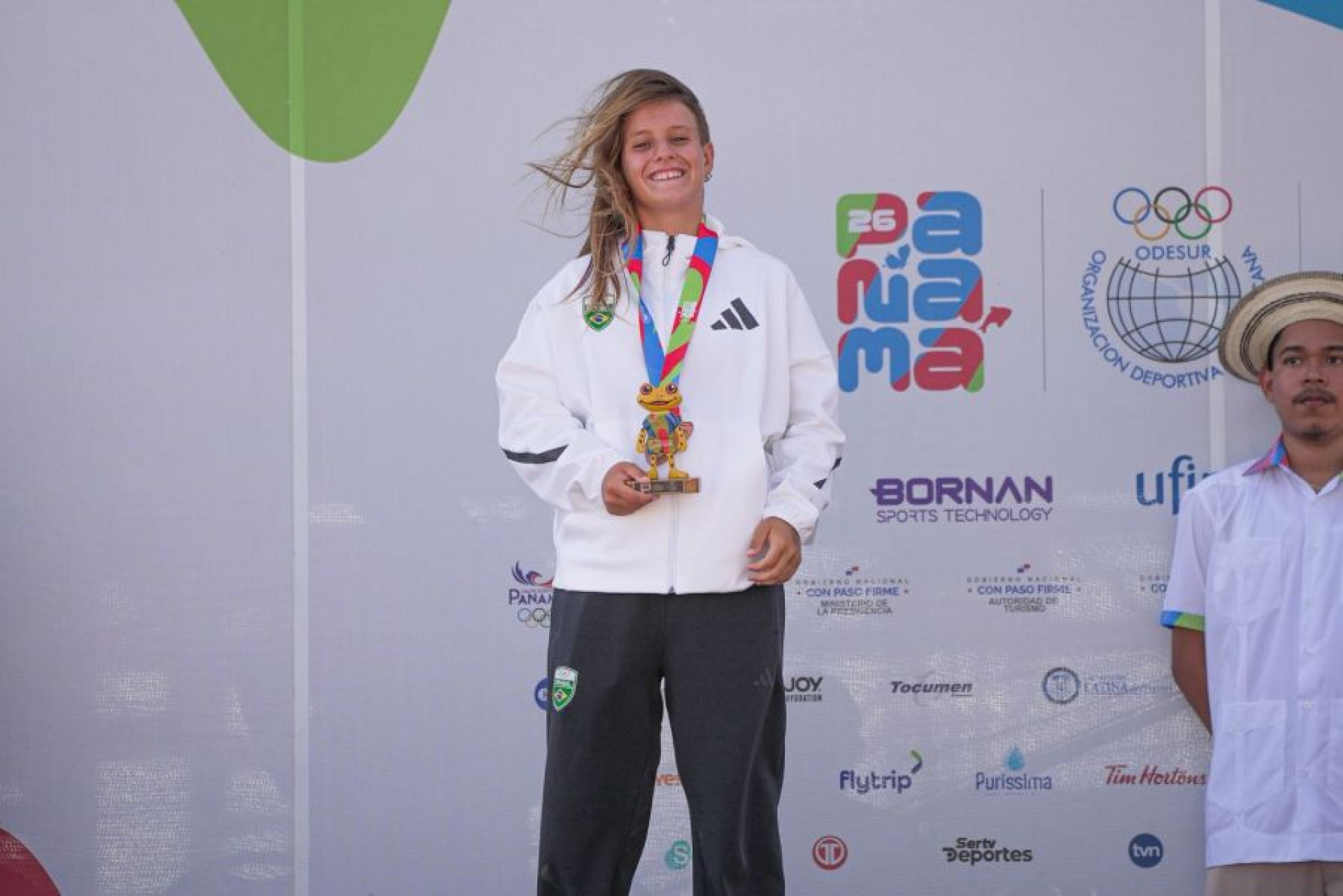 Talento de 17 anos brilha no Panamá e conquista bronze no Pan-Americano de Bodyboarding