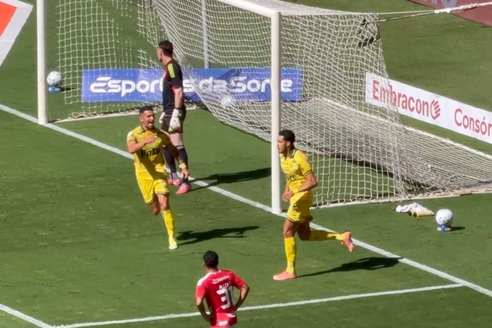 Sob vaias e gritos de “time sem vergonha”, Internacional perde para Mirassol no Beira-Rio