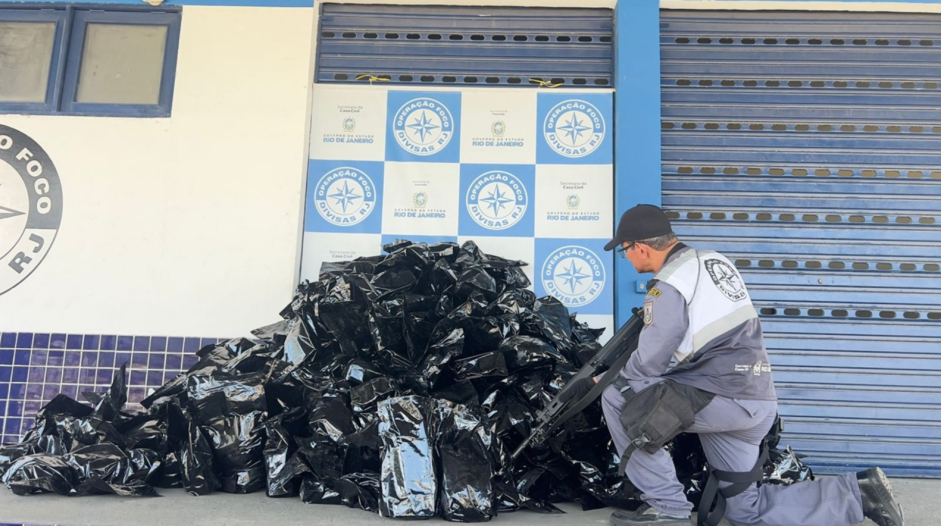 Droga estava armazenada em 463 embalagens prestas de plástico - Divulgação/Operação Foco Divisas