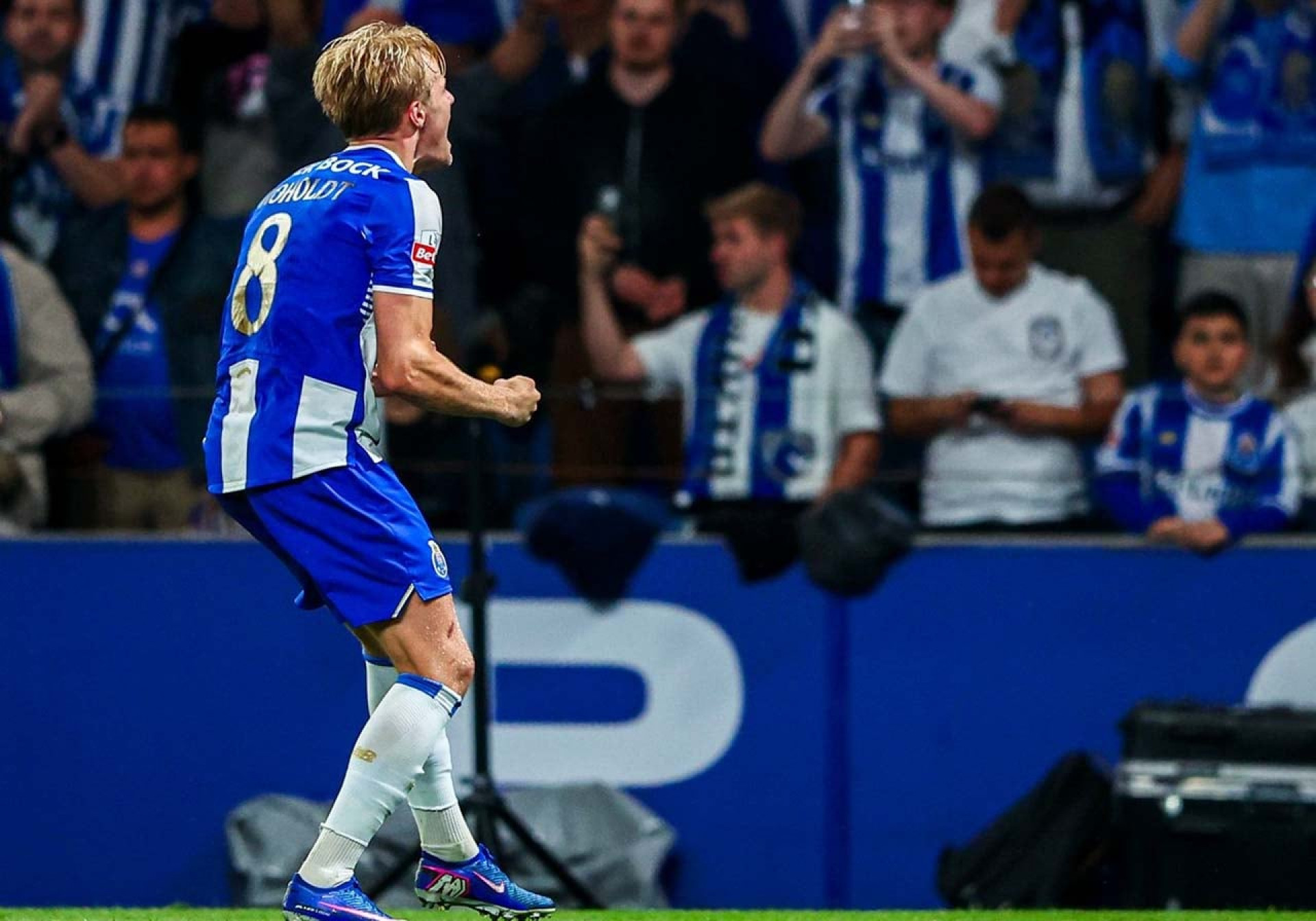 L&iacute;der isolado do Portugu&ecirc;s, Porto faz o dever de casa