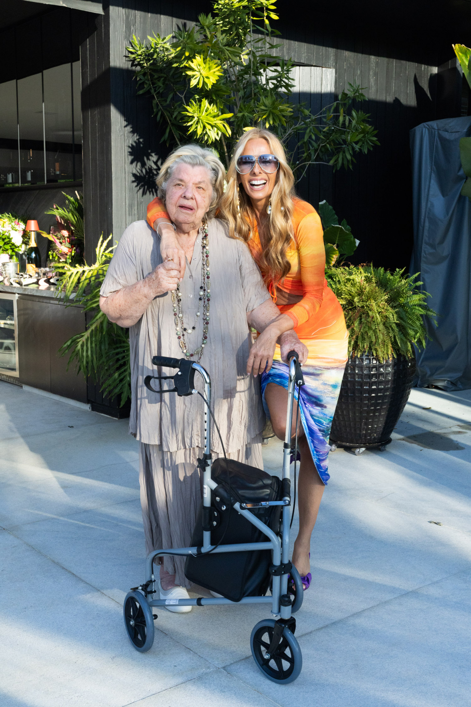 Adriane Galisteu com a mãe, dona Ema  -  Manuela Scarpa/ Brazil News