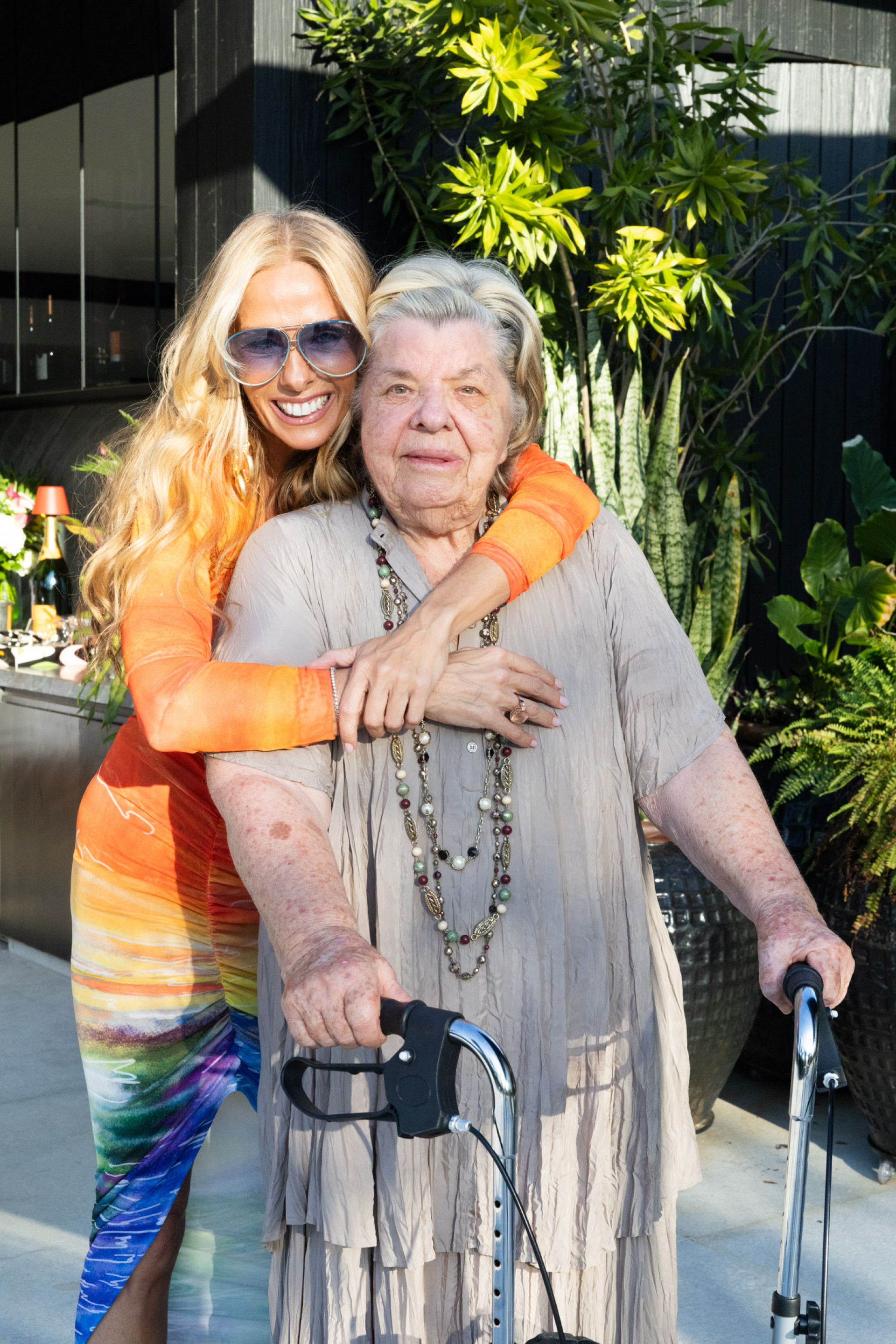 Adriane Galisteu com a mãe, dona Ema  -  Manuela Scarpa/ Brazil News