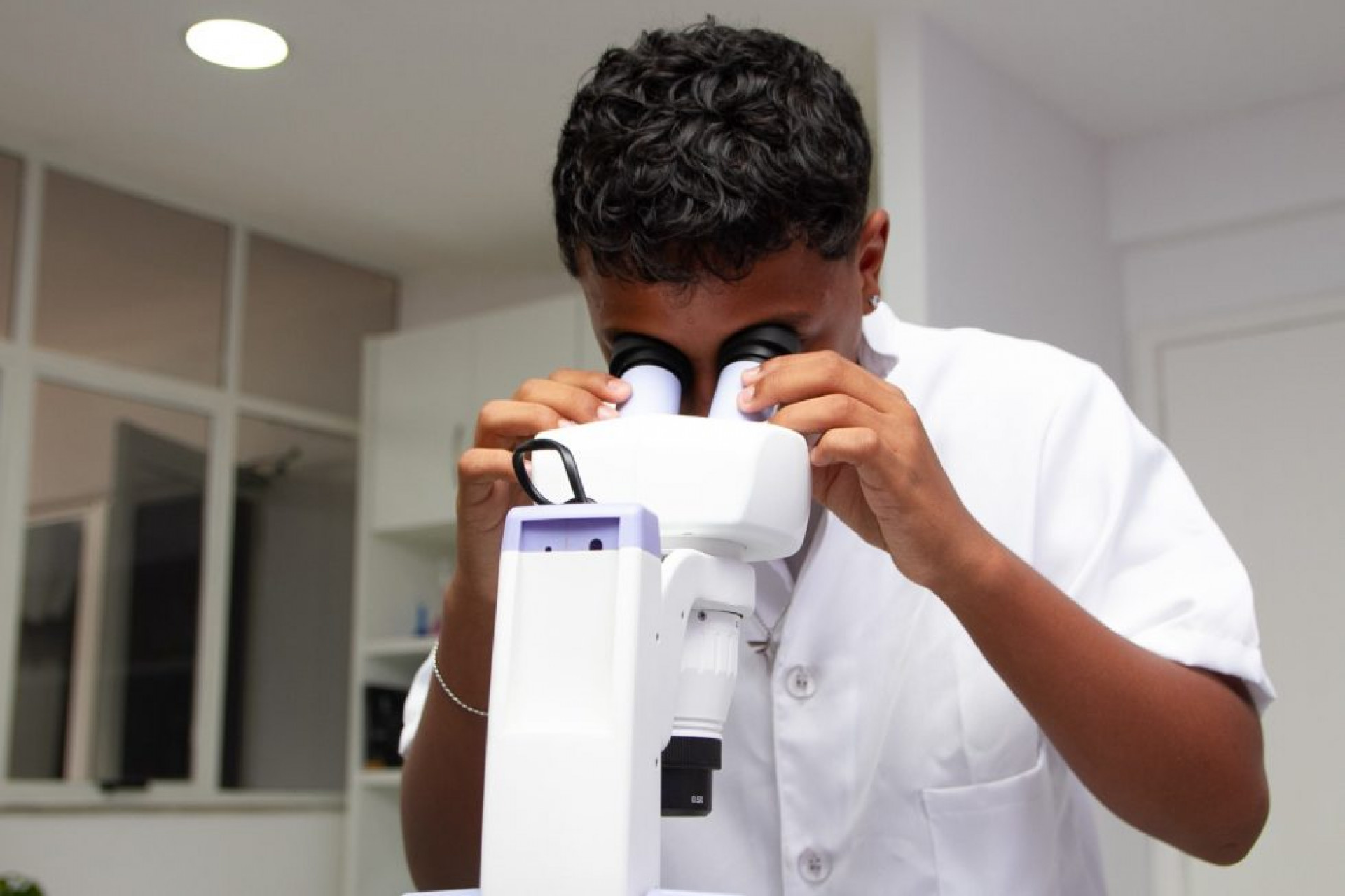 Niterói lança edital 2026 dos Projetos Instituintes com foco em ciência